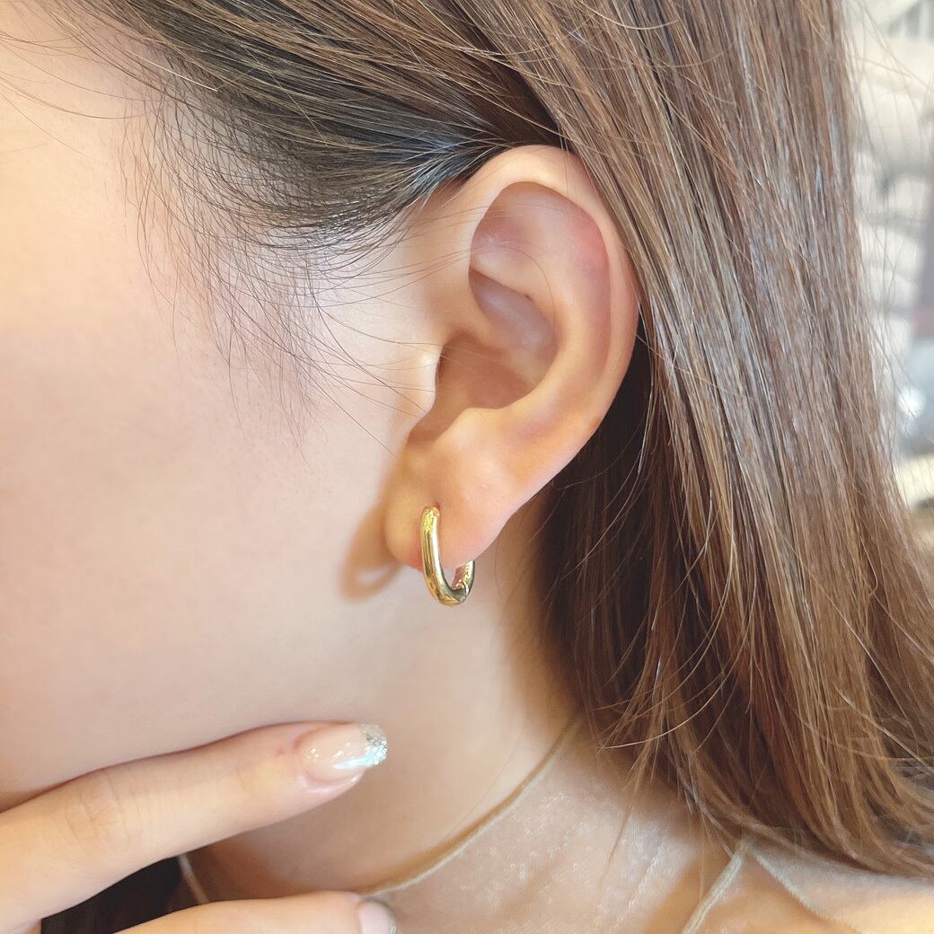 金属アレルギー対応 スクエアフープミニピアス uneclat
