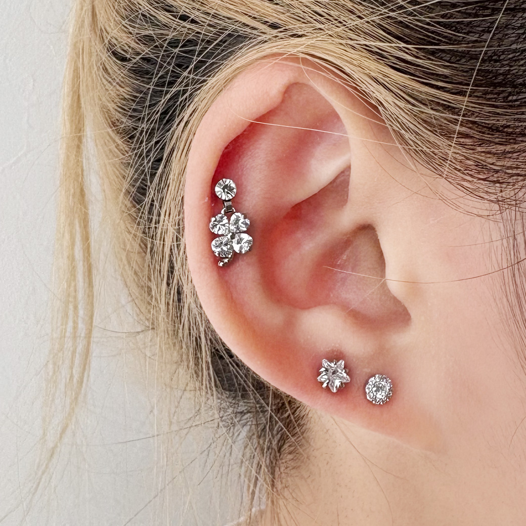 14G 16G ］幸せを運んでくれる♪ 四葉 クローバー キュービック